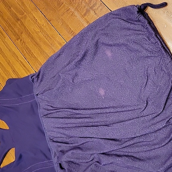 Lululemon Top - T-back - cinch at bottom - size 4 - Picture 5 of 5